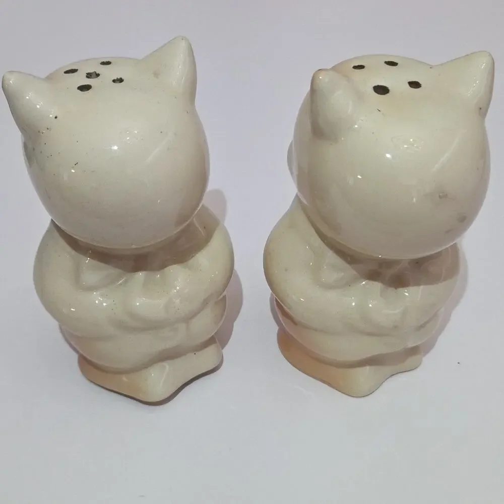 MCM Pig Salt & Pepper Shakers Blue Bandana Scarf Kitsch Anthropomorphic Ceramic